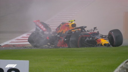 レッドブルのアルボン、グリップ不足でクラッシュ＠F1バーレーンGP初日