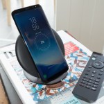 Galaxy S8 : on a testé le chargeur sans fil qui vous fait oublier la recharge