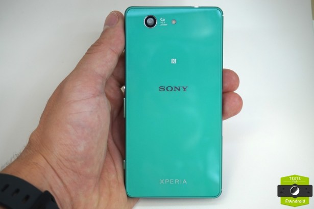 Sony-Xperia-Z3-Compact-vert-deau-24