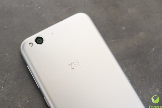 ZTE-Blade-S6-4-sur-11