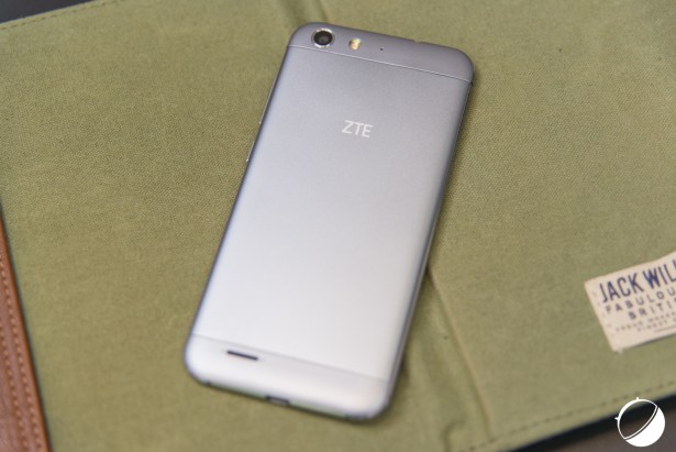 ZTE-Blade-V6-1-sur-12