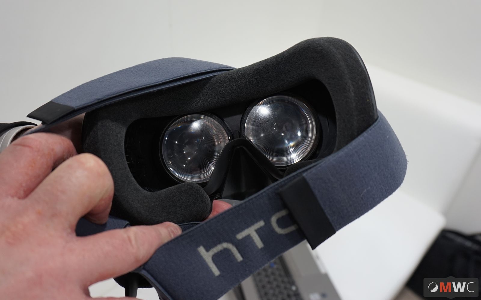 htc-vive-3