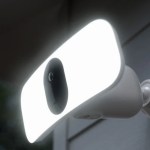 Arlo Pro 3 Floodlight : la caméra de surveillance illumine votre entrée au CES 2020