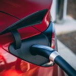 Non, une voiture électrique ne pollue pas autant qu’une essence ou une diesel