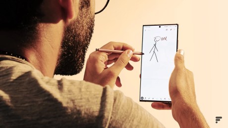 Samsung Galaxy Note 20 Ultra dessin avec stylet