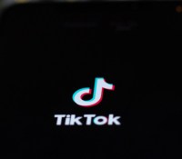 Le logo de l'application TikTok // Source : Solen Feyissa sur Flickr