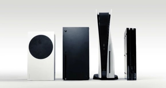 De gauche à droite : Xbox Series S, Xbox Series X, PS5, PS4 Pro // Source : Frandroid / Arnaud GELINEAU