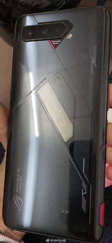 Photo d'un possible ROG Phone 4 estampillé 5 // Source : Capture d'écran MySmartPrince / Weibo / Whylab