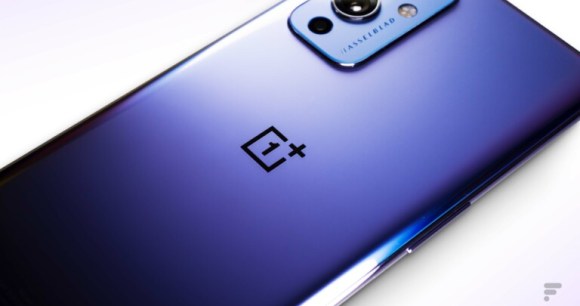 Le OnePlus 9 // Source : Arnaud Gelineau - Frandroid