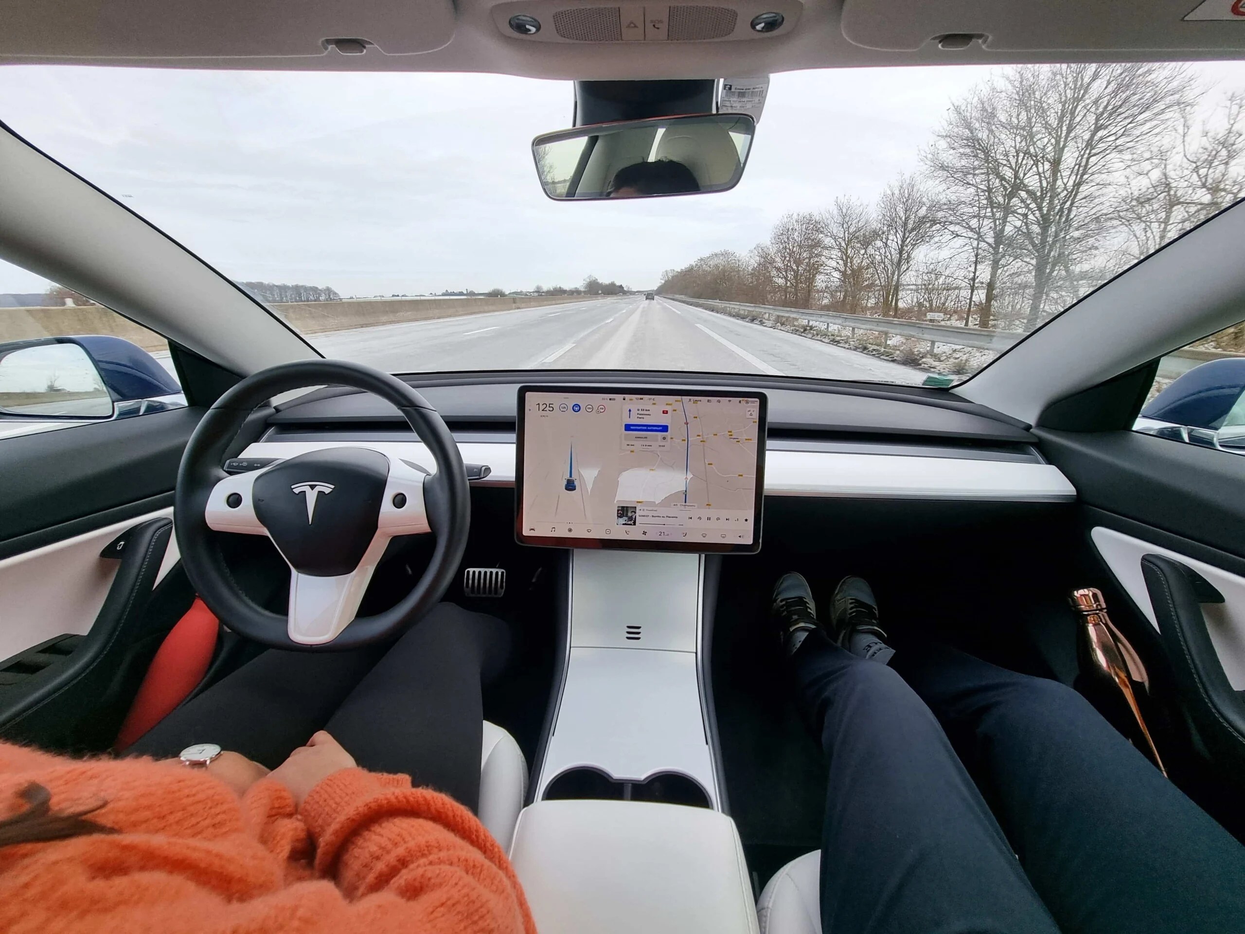 Tesla Model 3 en Navigation Autopilot // Source : Bob Jouy pour Frandroid