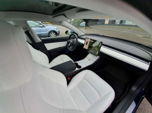 L'intérieur blanc de notre Tesla Model 3 à la livraison