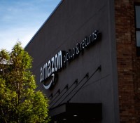 L'autorité de protection de la vie privée au Luxembourg a inflé une amende record à Amazon // Source : Bryan Angelo - Unsplash