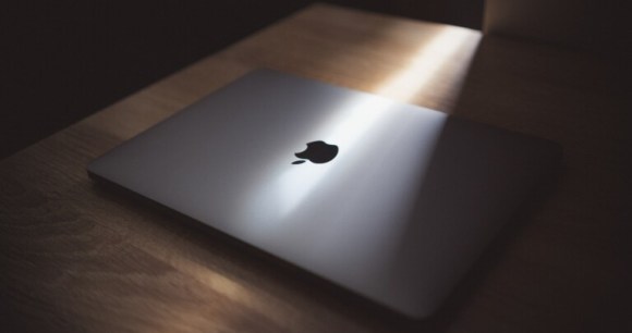 Apple MacBook