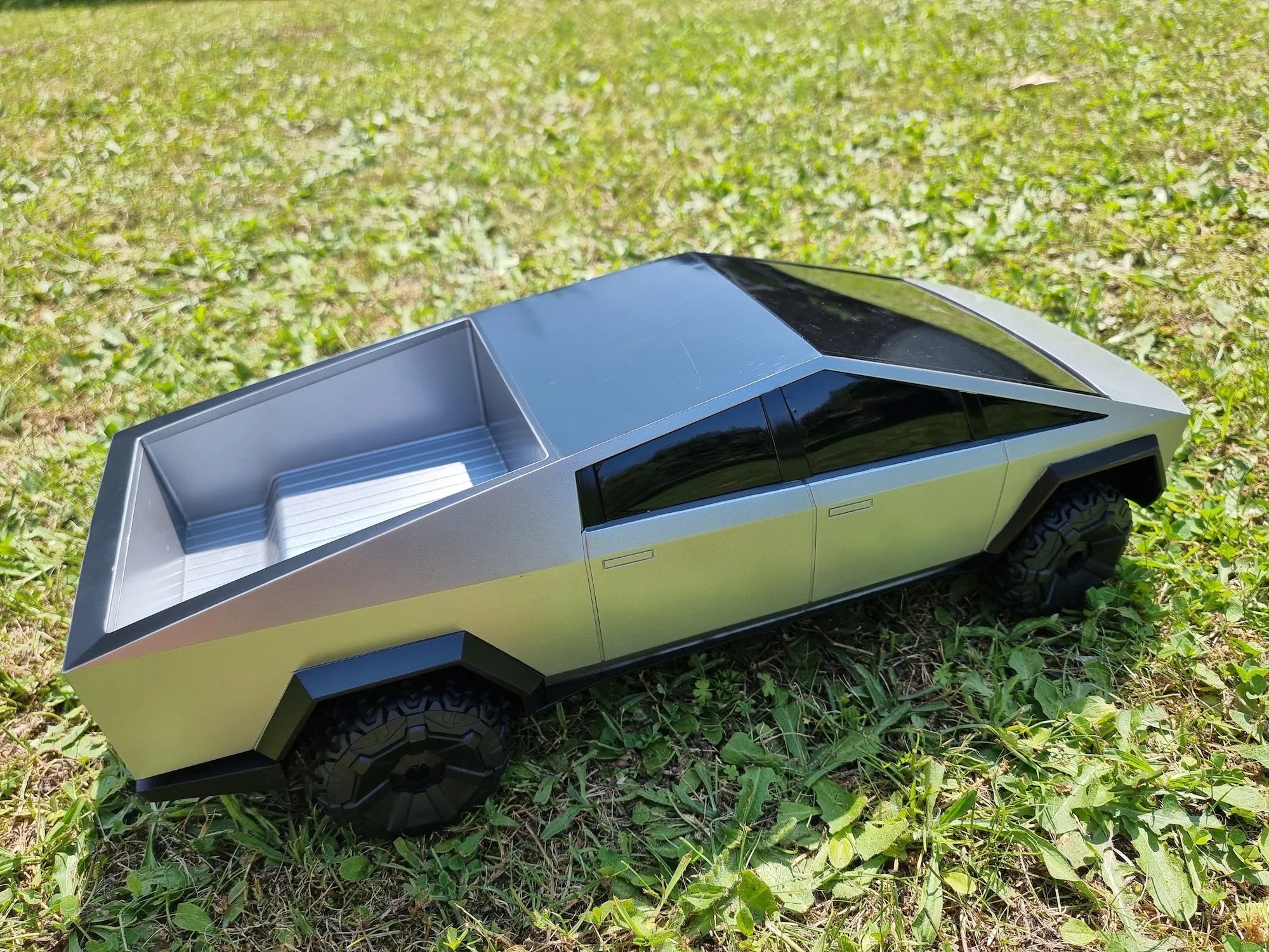 Tesla Cybertruck Hot Wheels 4