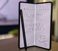 Le Samsung Galaxy Z Fold 3 et le stylet S Pen // Source : Frandroid