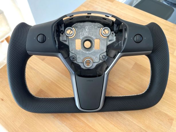 Tesla Model 3 Volant Yoke 8