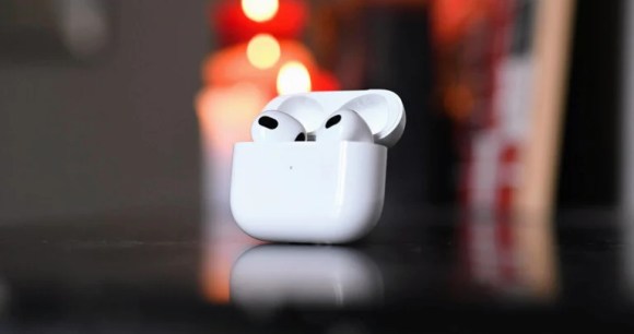 Les AirPods 3 // Source : Frandroid