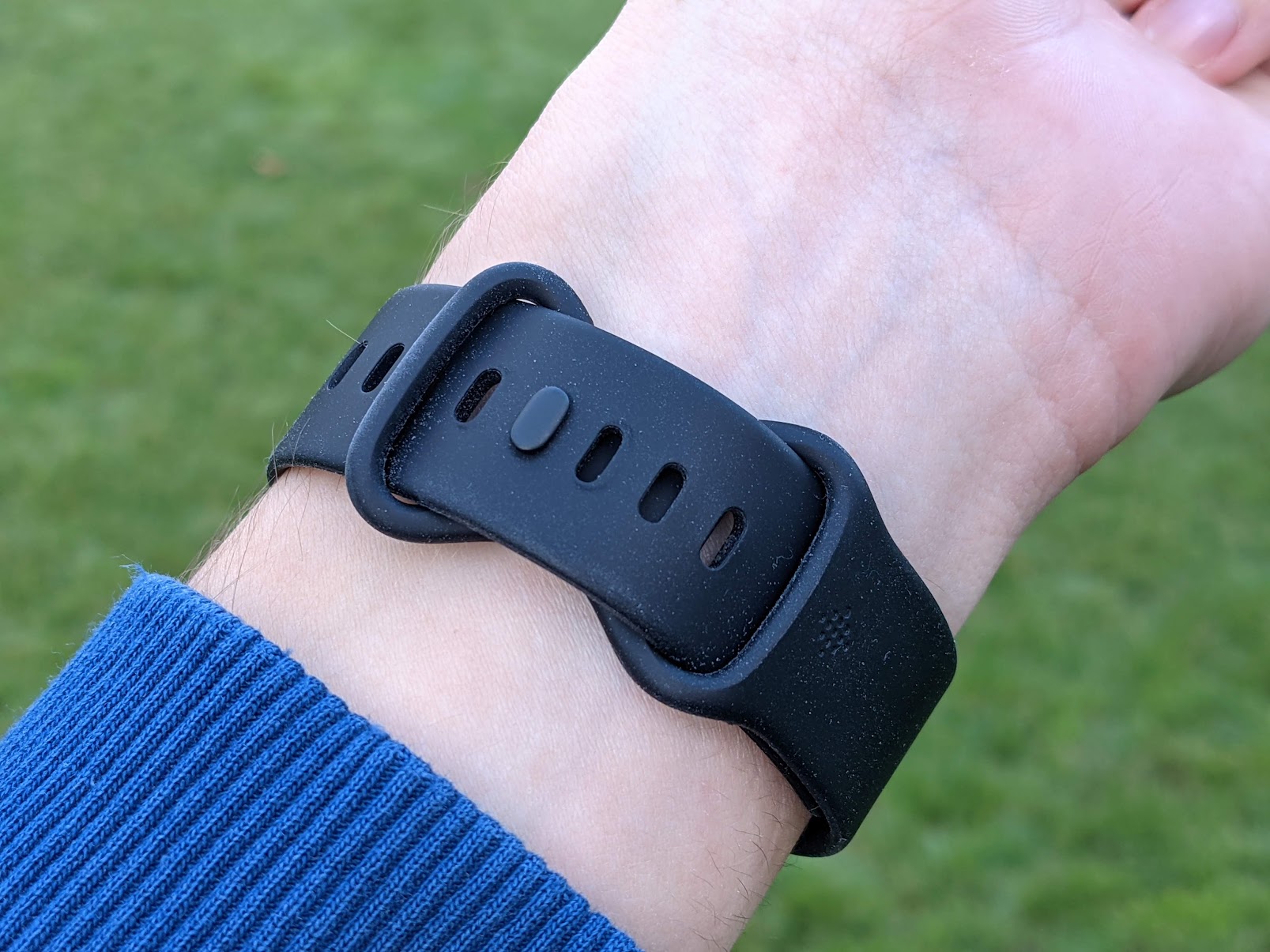 Le bracelet de la Fitbit Charge 5. Source : Maxime Grosjean pour Frandroid