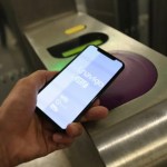 Les parisiens vont bientôt pouvoir prendre le métro et le RER avec leur iPhone, et uniquement leur iPhone