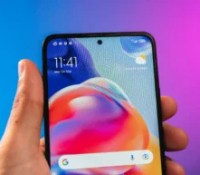 Le poinçon sur le front du Xiaomi Redmi Note 11 Pro Plus 5G // Source : Anthony Wonner - Frandroid