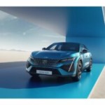 La Peugeot 408 est autant berline que SUV, la version tout électrique arrivera plus tard