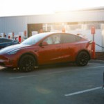 Tesla aurait trouvé l’astuce pour vous éviter l’attente trop longue aux bornes de recharge