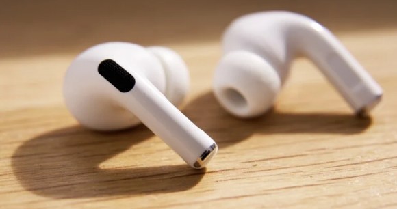 Les AirPods Pro 2 pour illustration // Source : Tristan Jacquel pour Frandroid