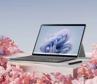 Derrière ce visuel floral, une tablette qui évolue par petites touches // Source : Microsoft