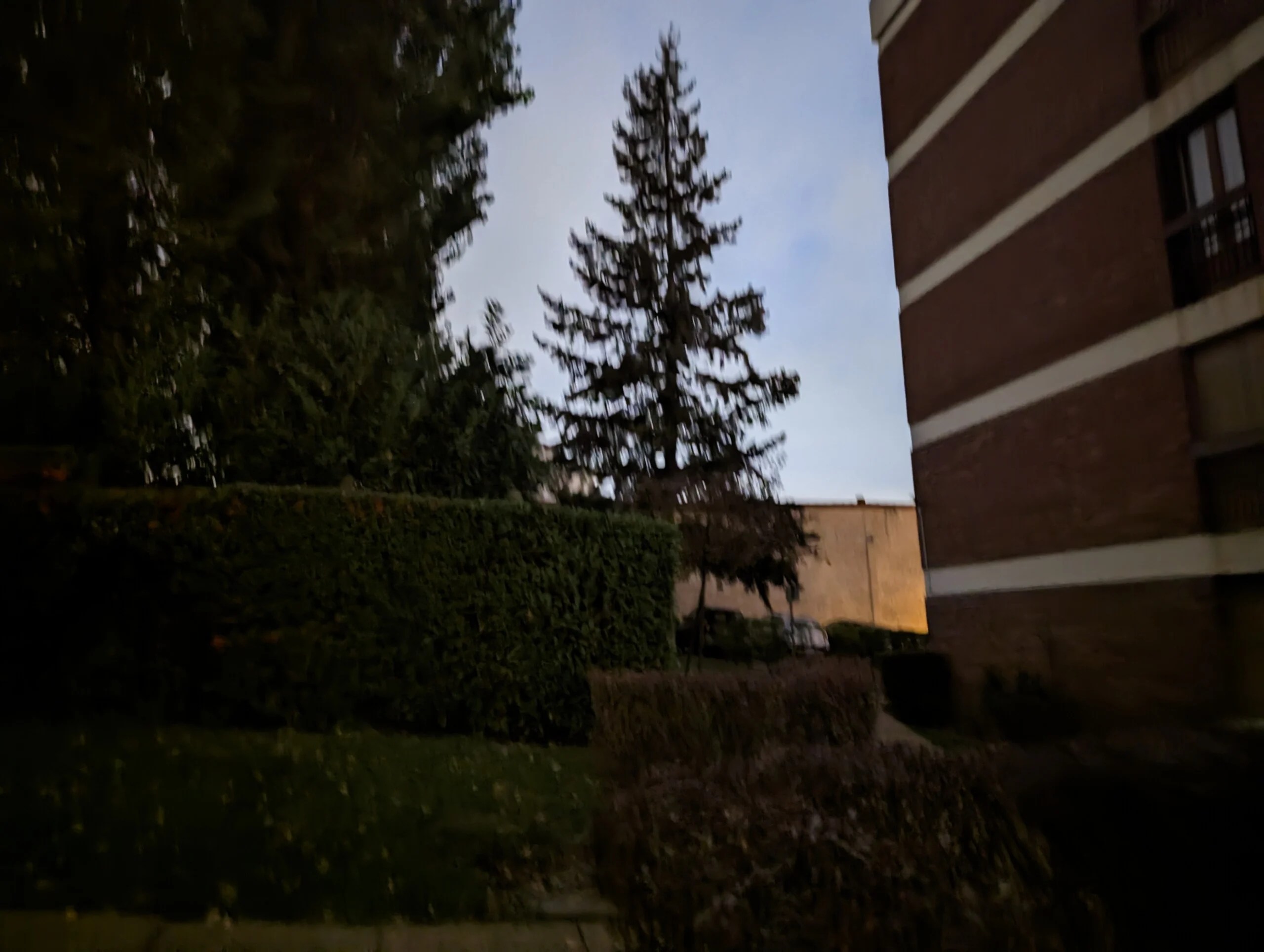 Pixel 7 nuit extérieur (4)