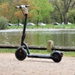 Test de la Decathlon Oxelo R900E : une astucieuse trottinette électrique qui se trompe de prix