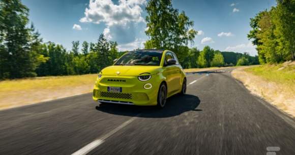 Abarth 500e // Source : Marie Lizak pour Frandroid