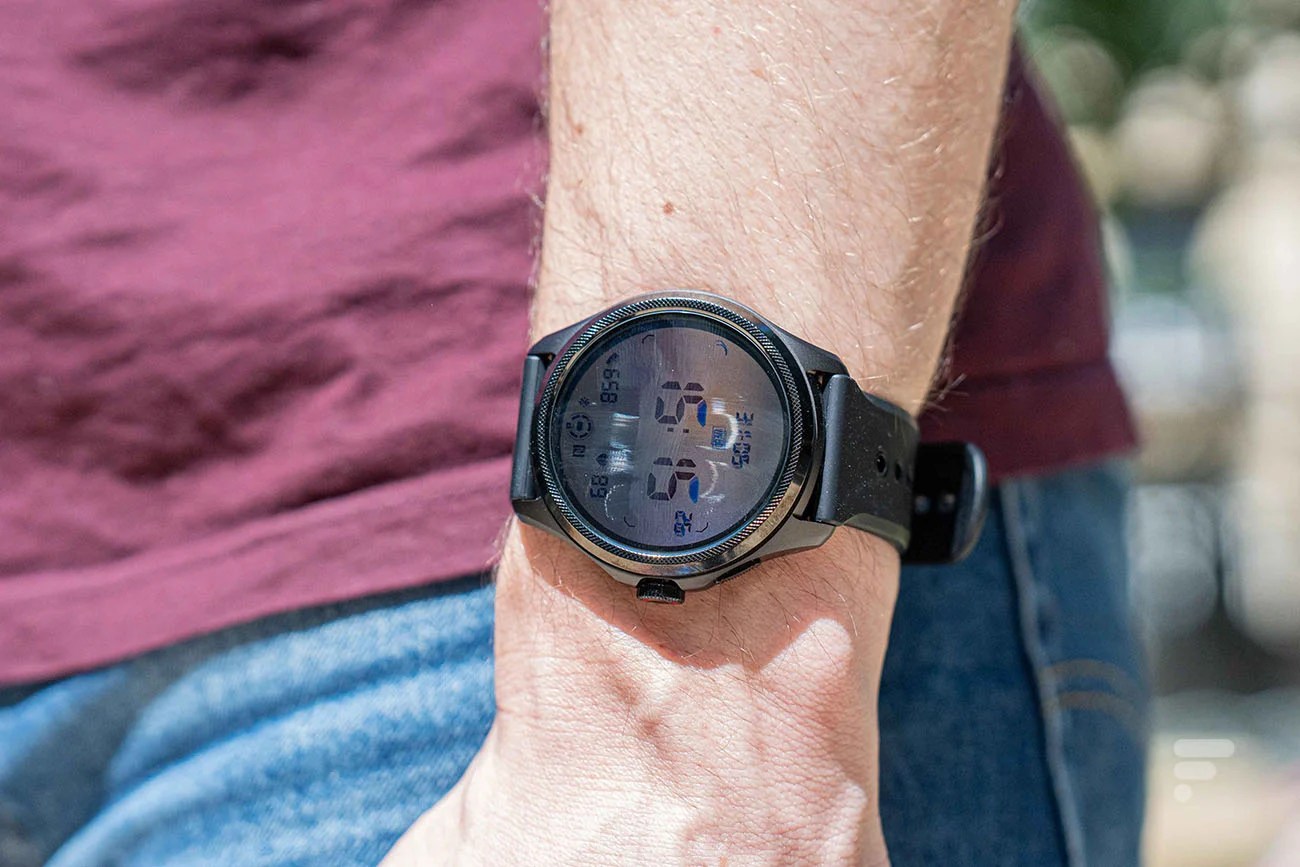 L'écran always-on à cristaux liquides de la Mobvoi TicWatch Pro 5