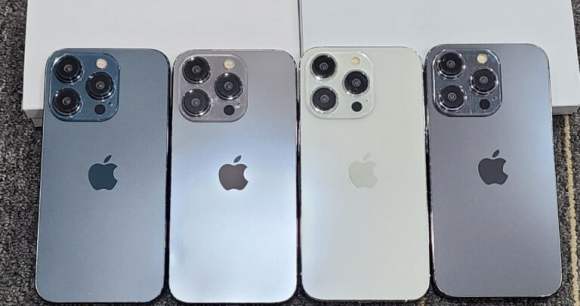 Des maquettes de l'iPhone 15 Pro // Source : @SonnyDickson sur X (Twitter)