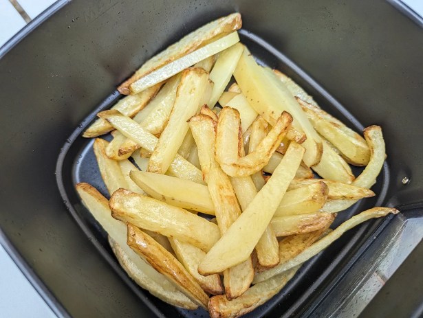 Frites fraîches après une cuisson de 20 minutes