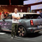 On est montés à bord du Mini Countryman électrique, avec son gigantesque écran rond qui ressemble à un smartphone