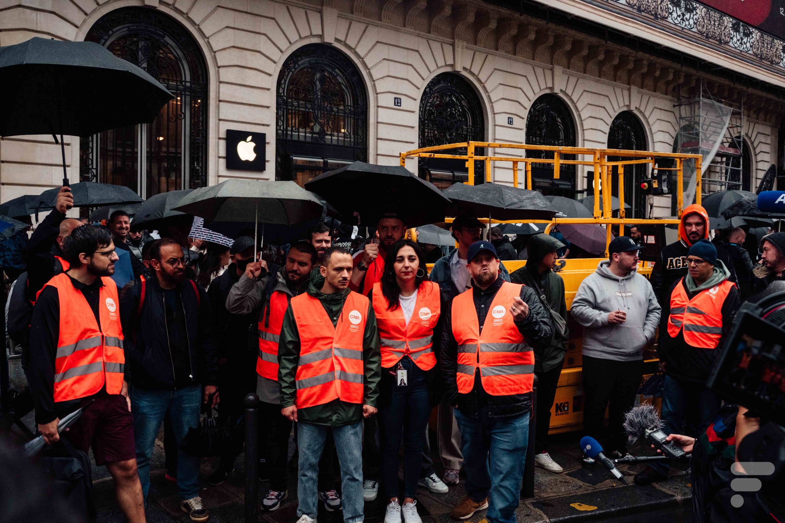 Grève dans les Apple Store de France du 22 septembre 2023. // Source : Frandroid - Anthony Wonner