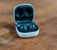 Les Samsung Galaxy Buds FE // Source : Chloé Pertuis pour Frandroid