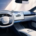 Cette voiture électrique plus abordable que la Tesla Model 3 dévoile son intérieur alléchant