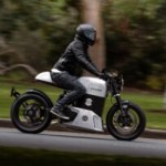 Cette magnifique moto électrique haut de gamme arrive sur les routes, et bientôt près de chez nous