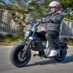 On a essayé le BMW CE-02 accessible dès 14 ans : un excellent scooter électrique, mais un prix qui pose question