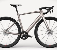 On ne pouvait pas attendre, voici un sublime futur vélo de reoute électrique Van Rysel ! // Source : Decathlon 