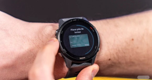 Garmin Pay sur une Forerunner 255 // Source : Chloé Pertuis - Frandroid