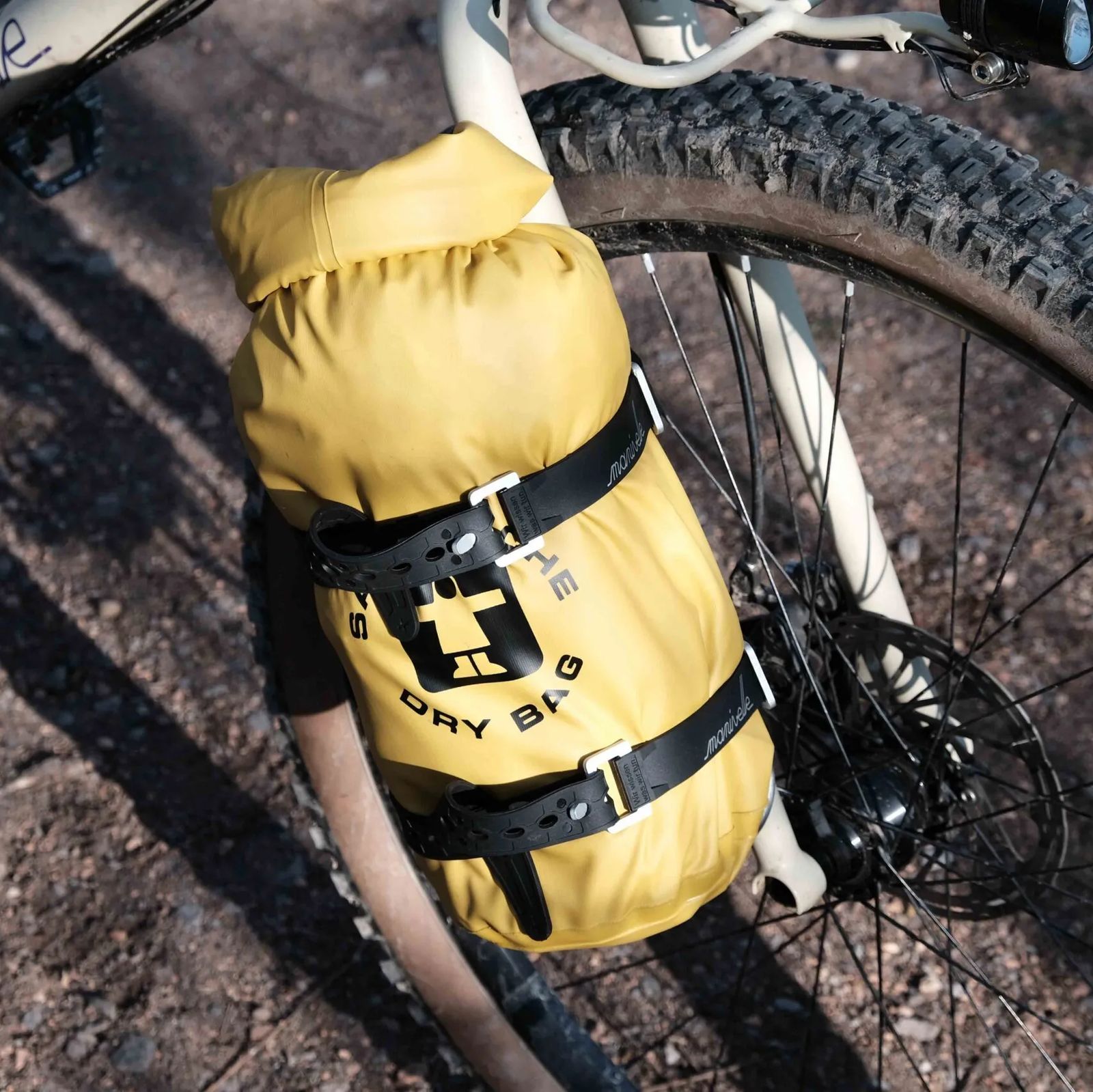 Manivelle Expe cage fourche sangle bikepacking