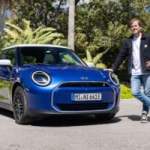 On a essayé la nouvelle Mini Cooper électrique avec son impressionnant écran : une vraie Mini