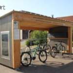 Panneau solaire et casier sécurisé : comment cette station de recharge veut faciliter vos sorties à vélo électrique