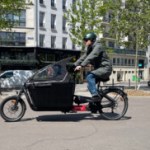 « Je regrette de ne pas m’y être mis plus tôt » : pourquoi Léo est passé au vélo cargo électrique il y a 3 ans