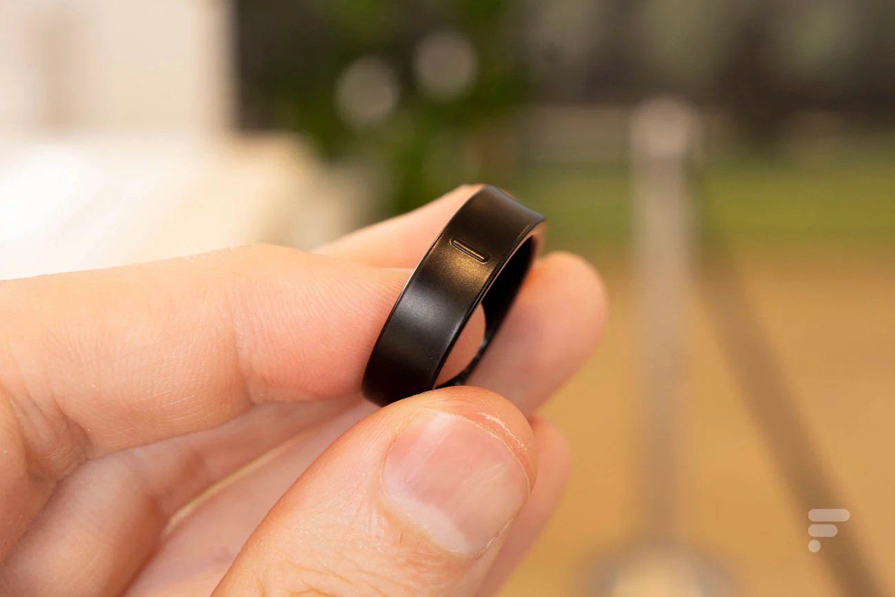La Samsung Galaxy Ring en version noire mate // Source : Geoffroy Husson - Frandroid