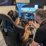 Je suis devenu pilote de course : prise en main du setup simracing de Revosim (Nacon)