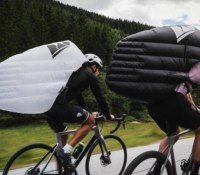 Mais à quoi peut bien servir ce sac à dos rempli d’air destiné aux cyclistes ?