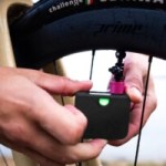 Minuscule, ce gonfleur électrique pour vélo trouve sa place dans votre poche